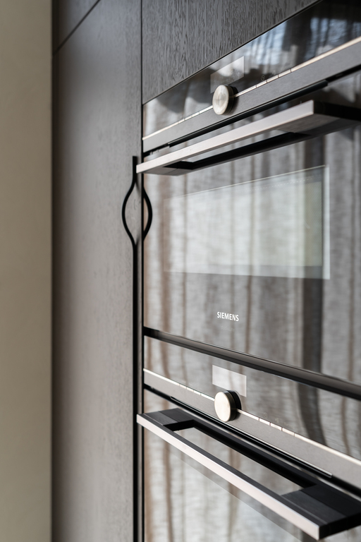 een keuken met contrasten in vormen en kleuren een keuken met contrasten in vormen en kleuren