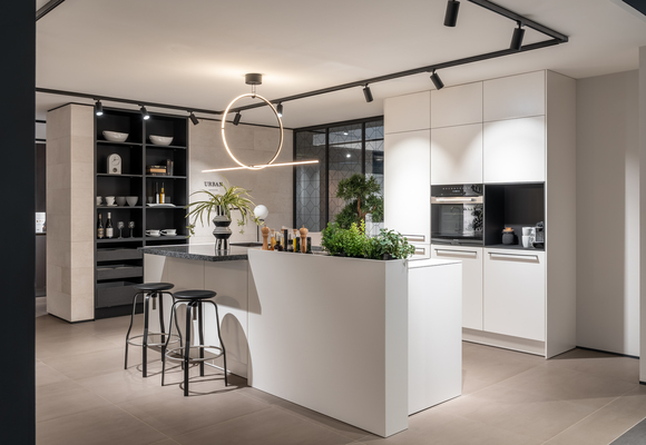 SieMatic in Lotus wit met zwarte accenten