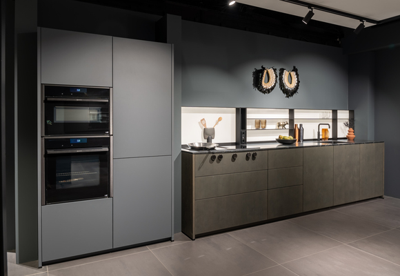 stijlvolle next125 keuken met veel kastruimte en geavanceerde apparatuur