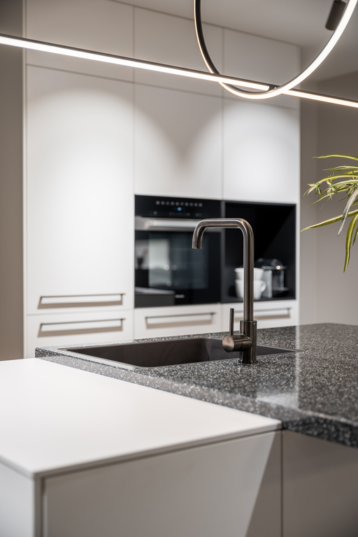 SieMatic in Lotus wit met zwarte accenten